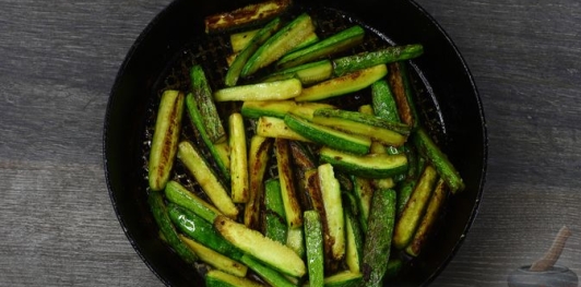 Салат из жареных кабачков с грецкими орехами