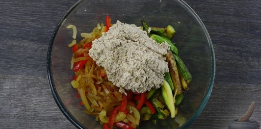 Салат из жареных кабачков с грецкими орехами