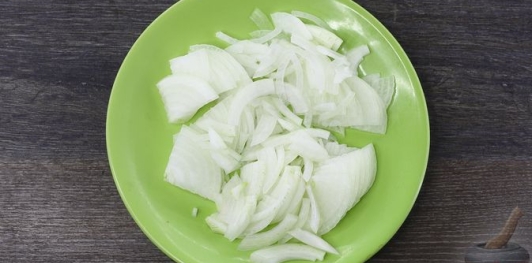 Салат из жареных кабачков с грецкими орехами