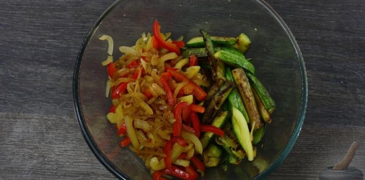 Салат из жареных кабачков с грецкими орехами