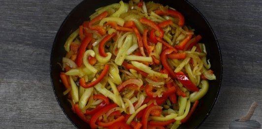 Салат из жареных кабачков с грецкими орехами