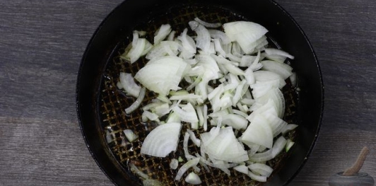 Салат из жареных кабачков с грецкими орехами