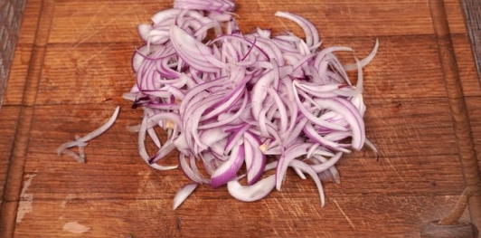 Салат с фасолью, копчёным сыром и запечённым перцем