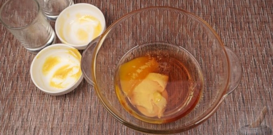 Салат с фасолью, копчёным сыром и запечённым перцем