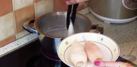 Салат с кальмарами