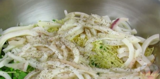 Салат с кальмарами