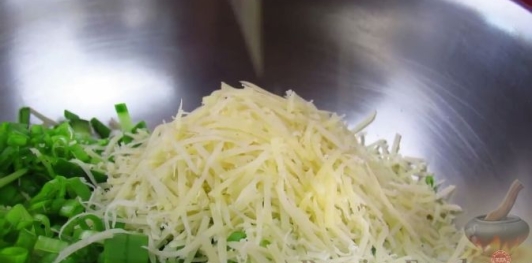 Салат с кальмарами
