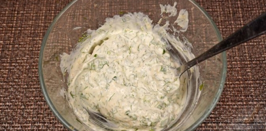 Салат с кальмарами, яблоком и огурцом