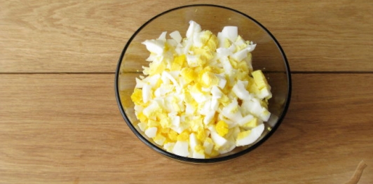 Салат с курицей и жареными грибами