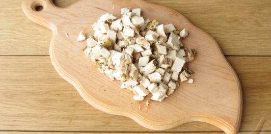 Салат с курицей и жареными грибами