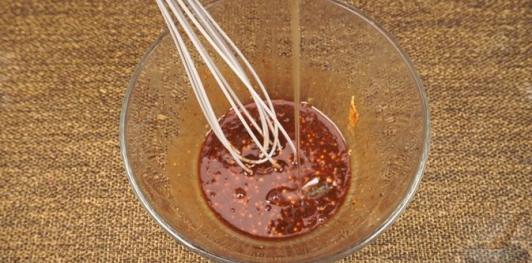 Салат с запечённым перцем, фетой и грецкими орехами
