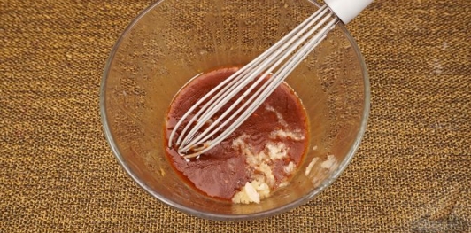 Салат с запечённым перцем, фетой и грецкими орехами