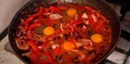 Шакшука с креветками