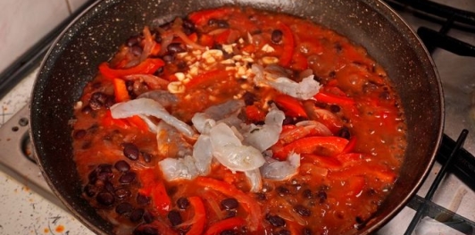 Шакшука с креветками