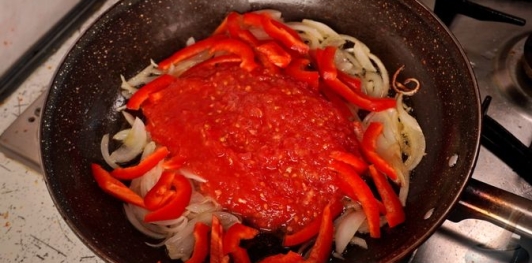 Шакшука с креветками