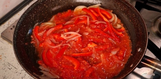 Шакшука с креветками