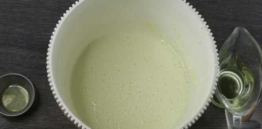 Шарлотка с грушами