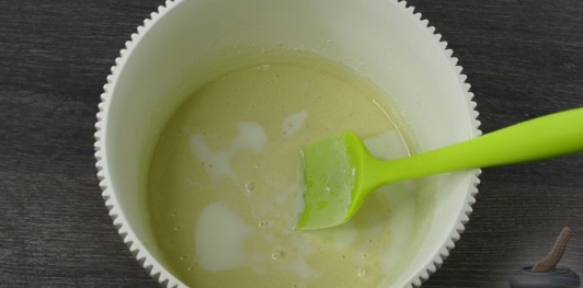 Шарлотка с грушами