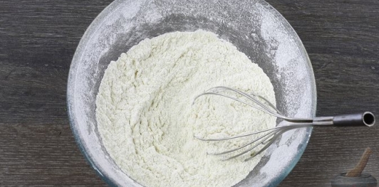Шарлотка с грушами