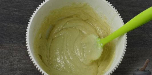 Шарлотка с грушами