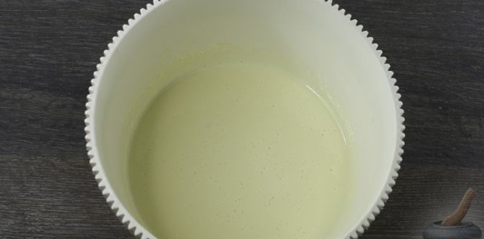 Шарлотка с грушами