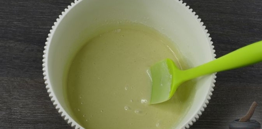 Шарлотка с грушами