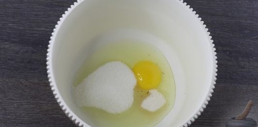 Шарлотка с грушами