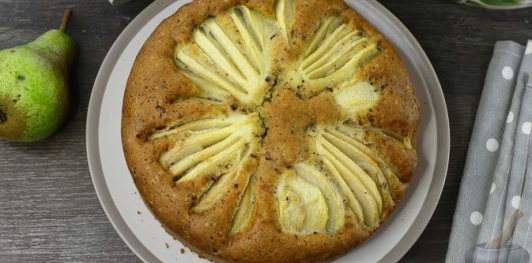 Шарлотка с грушами