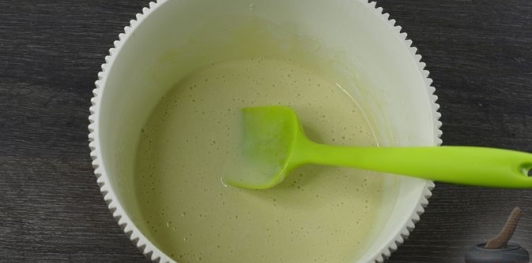 Шарлотка с грушами