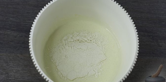 Шарлотка с грушами