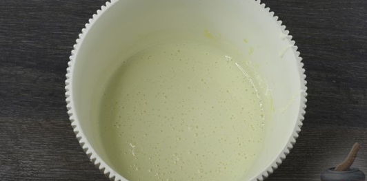 Шарлотка с грушами