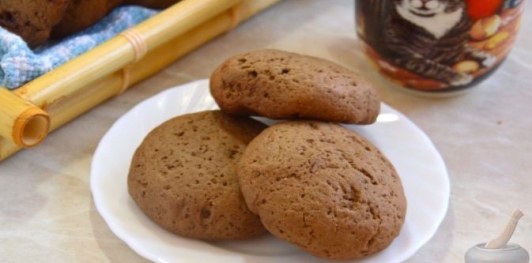 Шоколадное печенье с джемом