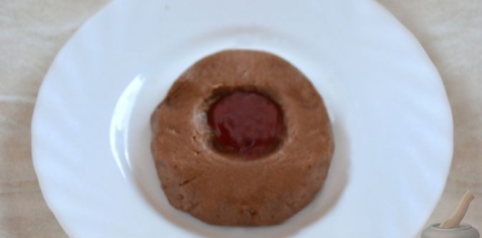 Шоколадное печенье с джемом