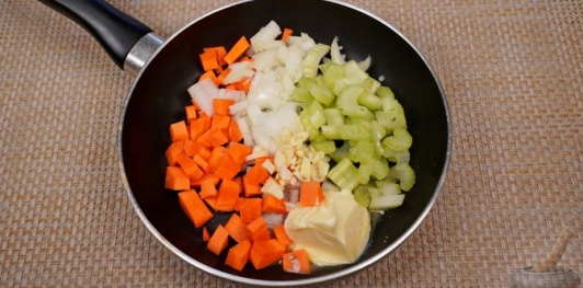 Сливочный суп с копчёной курицей