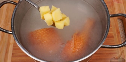 Сливочный суп с копчёной курицей