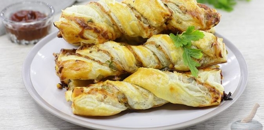 Слоёные палочки с сыром