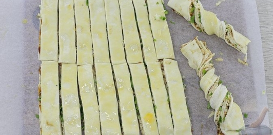 Слоёные палочки с сыром