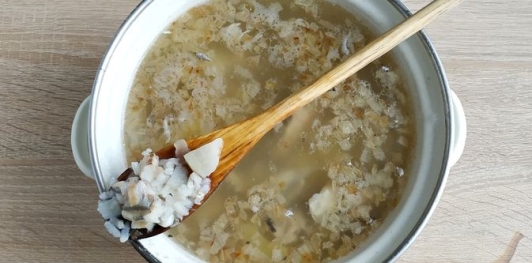 Суп с мойвой, картофелем и рисом