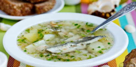 Суп с мойвой, картофелем и рисом