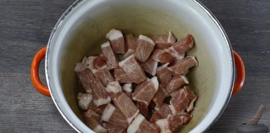 Суп со свининой и яблоками