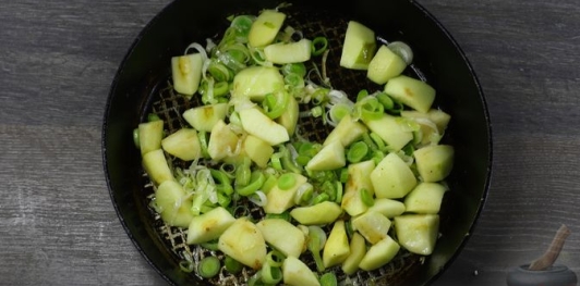 Суп со свининой и яблоками