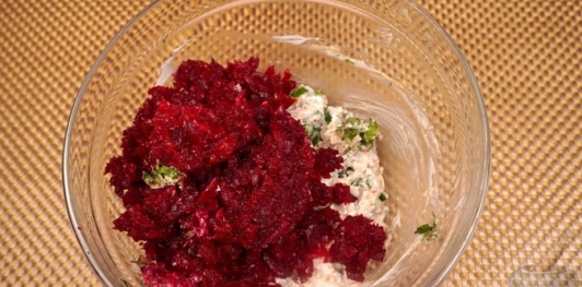 Свекольный крем-дип с тахини и грецкими орехами