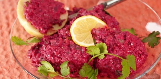 Свекольный крем-дип с тахини и грецкими орехами