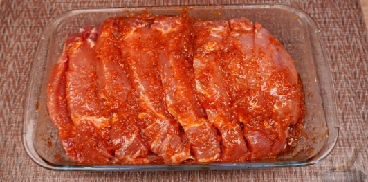 Свинина, запечённая с яблоками