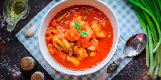 Томатный суп со стручковой фасолью и болгарским перцем