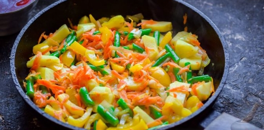 Томатный суп со стручковой фасолью и болгарским перцем