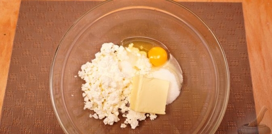 Творожная галета с грушами и корицей