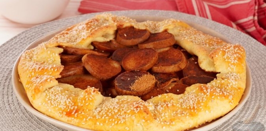 Творожная галета с грушами и корицей