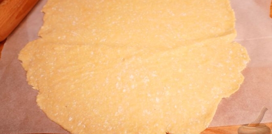Творожная галета с грушами и корицей