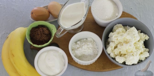 Творожная запеканка без муки и манки, с бананом и какао
